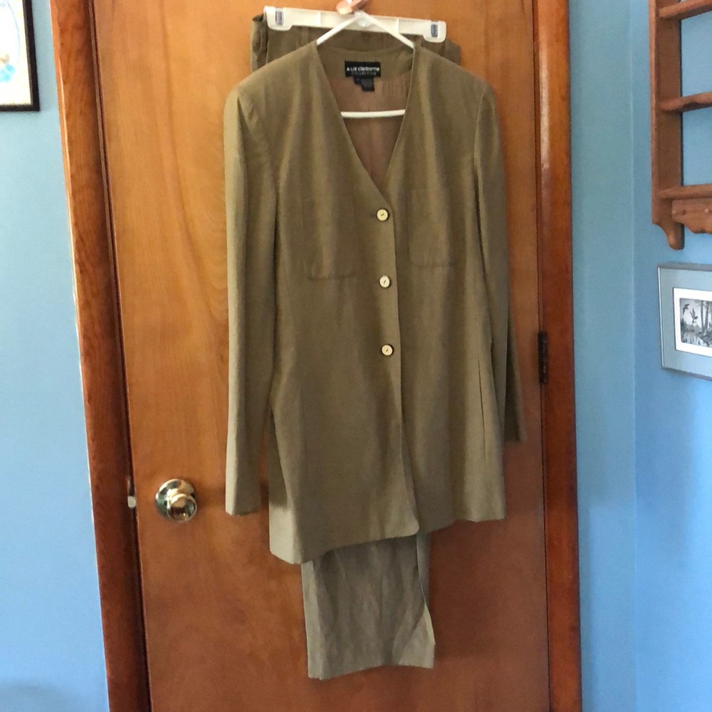 Pant suit